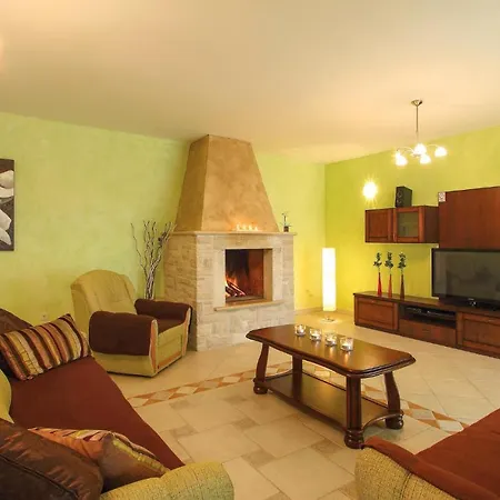 Stunning Home In Vodnjan Vikendica *