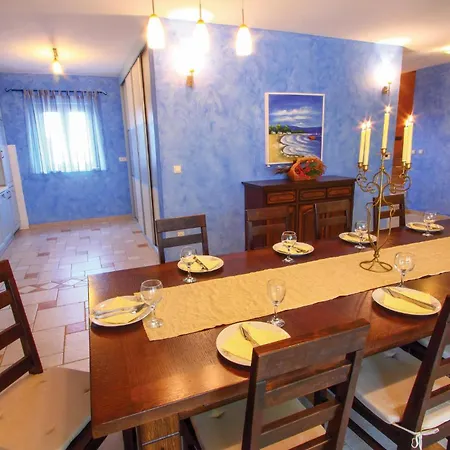 Nice Home In Vodnjan With Jacuzzi Holiday home