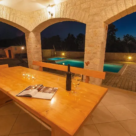 Nice Home In Vodnjan With Jacuzzi Mednjan