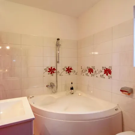 Holiday home Nice Home In Vodnjan With Jacuzzi *