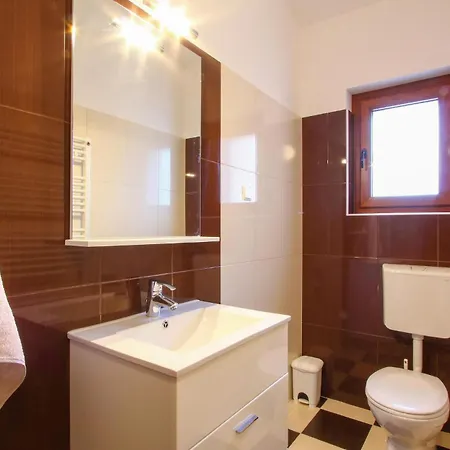 Nice Home In Vodnjan With Jacuzzi *