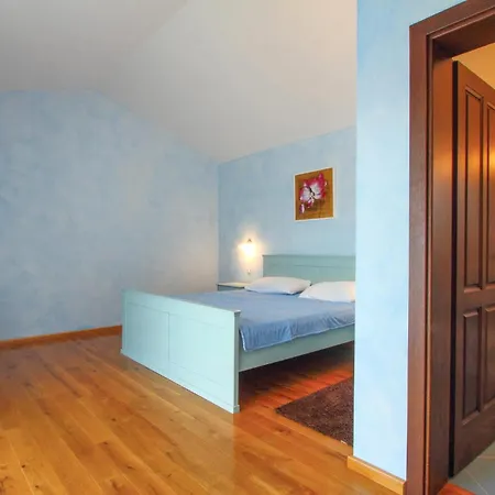 Nice Home In Vodnjan With Jacuzzi Holiday home *