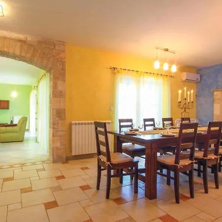 Holiday home Nice Home In Vodnjan With Jacuzzi Mednjan