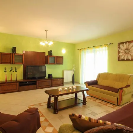 Holiday home Nice Home In Vodnjan With Jacuzzi