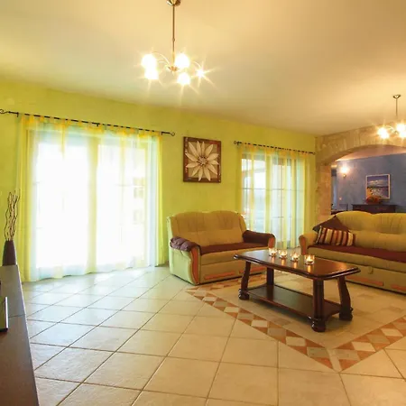 Nice Home In Vodnjan With Jacuzzi Mednjan