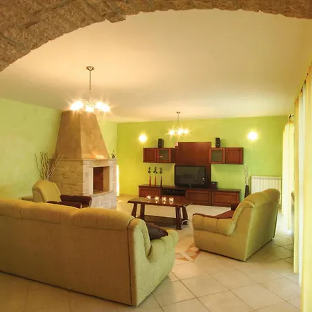 Nice Home In Vodnjan With Jacuzzi Holiday home *
