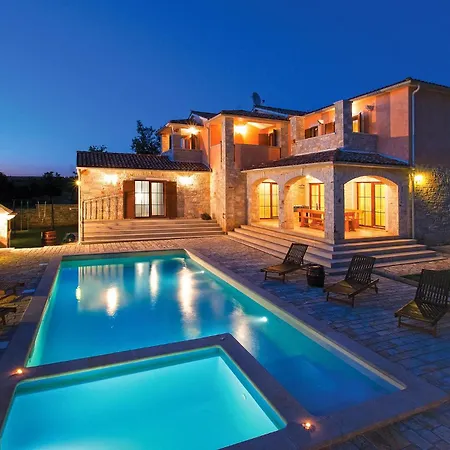 Nice Home In Vodnjan With Jacuzzi Holiday home