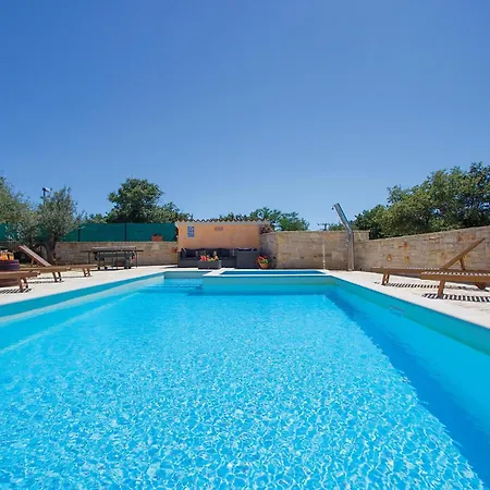 Holiday home Nice Home In Vodnjan With Jacuzzi Mednjan