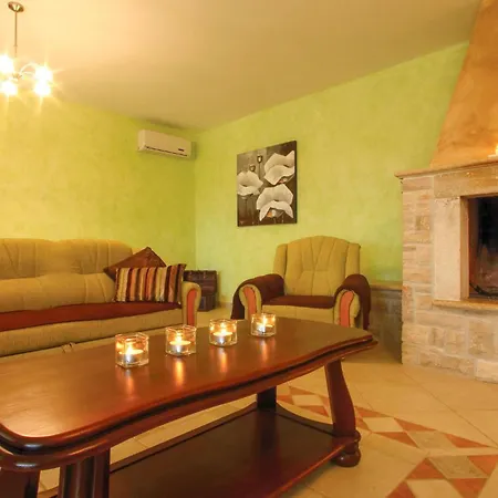 Nice Home In Vodnjan With Jacuzzi *