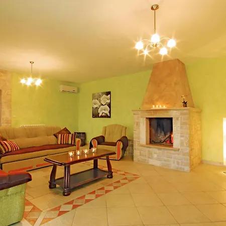 Nice Home In Vodnjan With Jacuzzi Holiday home *