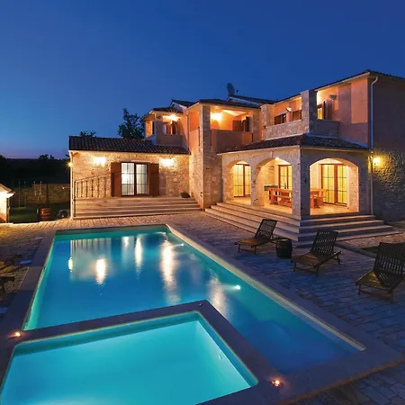 Stunning Home In Vodnjan *