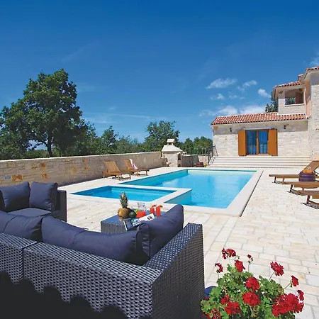 Stunning Home In Vodnjan