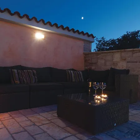 Vikendica Stunning Home In Vodnjan