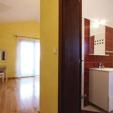 Vikendica Stunning Home In Vodnjan